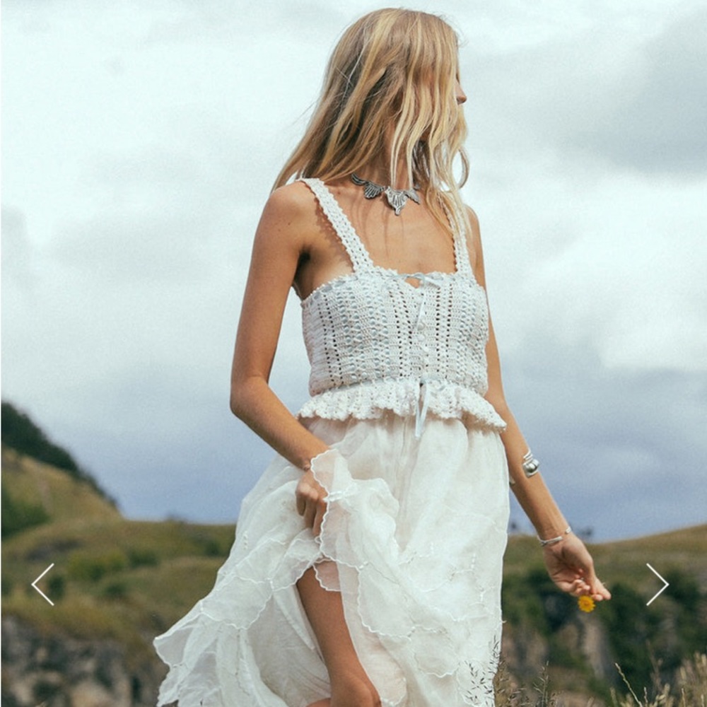 Chasing Unicorns 🐚🩵 More Than A Feeling Crochet Camisole sz M - Picture 10 of 17